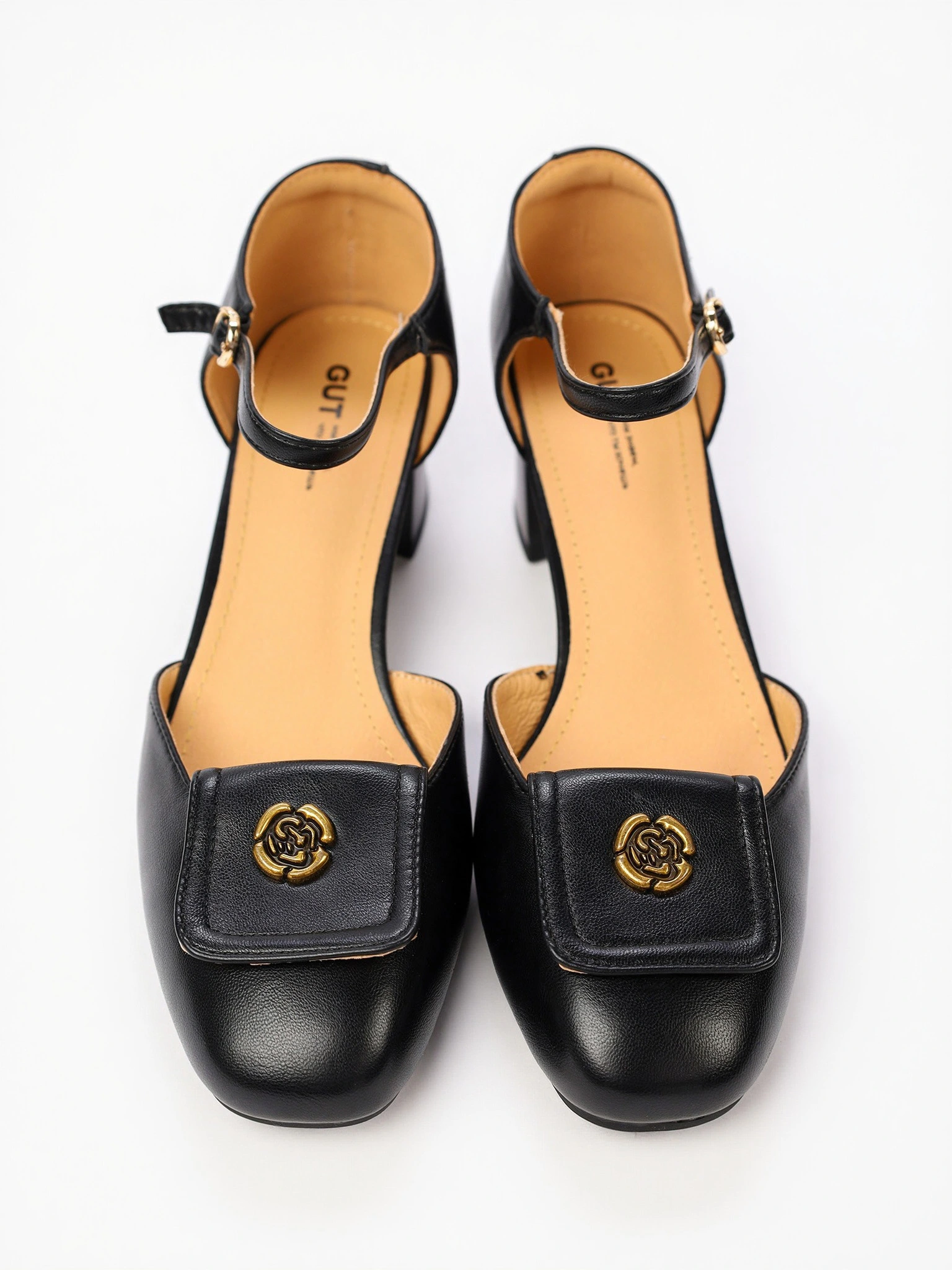 Туфли черного цвета  с ремешком на высоком каблуке